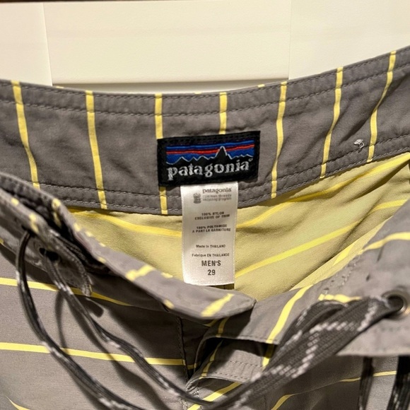 Patagonia Men's Wavefarer® Hybrid Walk Shorts-29” Striped NWOT - Picture 2 of 3